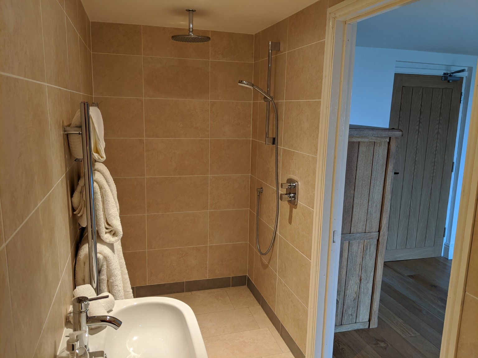 Cobstone: the walk-in wet-room shower.